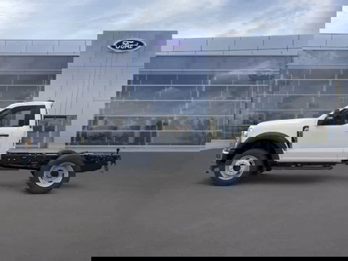 New 2025 Ford F550 4x4 Regular Cab Super Duty image 4