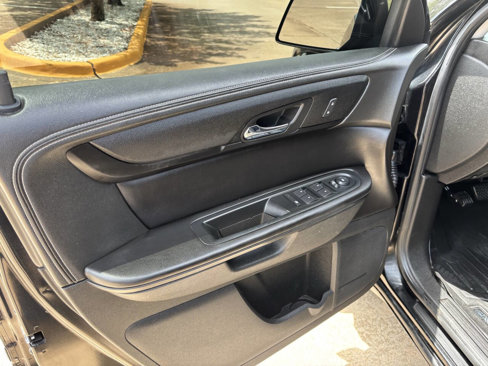Used 2015 GMC Acadia SLE image 15