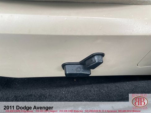 Used 2011 Dodge Avenger Lux image 13