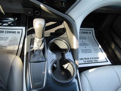 Used 2020 Toyota Camry SE image 21
