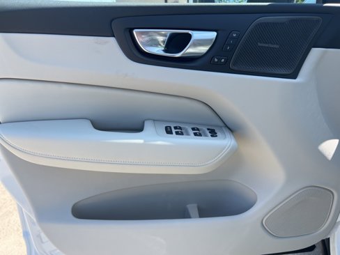 New 2026 Volvo XC60 T8 Ultra image 13