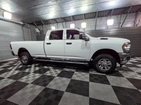 Used 2024 RAM 2500 Tradesman w/ Chrome Appearance Group image 9