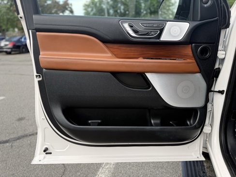 Used 2019 Lincoln Navigator Reserve image 8