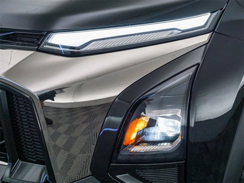 New 2026 Chevrolet Equinox ACTIV w/ LPO, Floor Liner Package image 5
