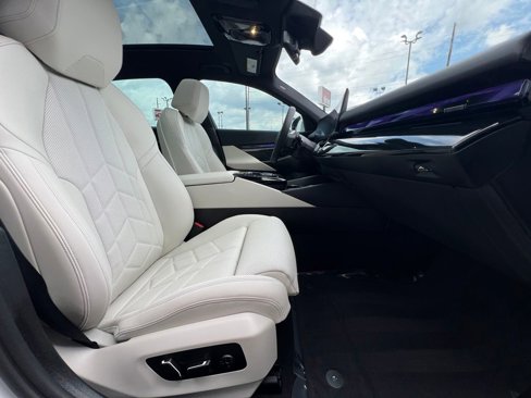 Used 2024 BMW i5 eDrive40i w/ Convenience Package image 30