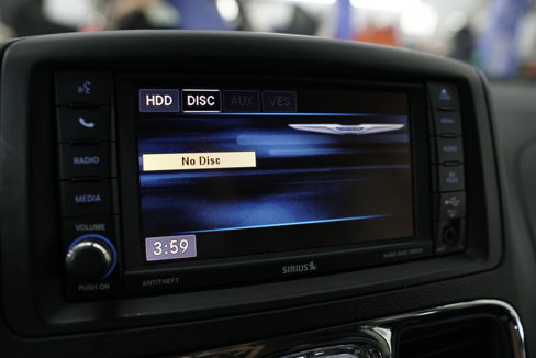 Used 2015 Chrysler Town & Country Touring-L w/ Driver Convenience Group image 27