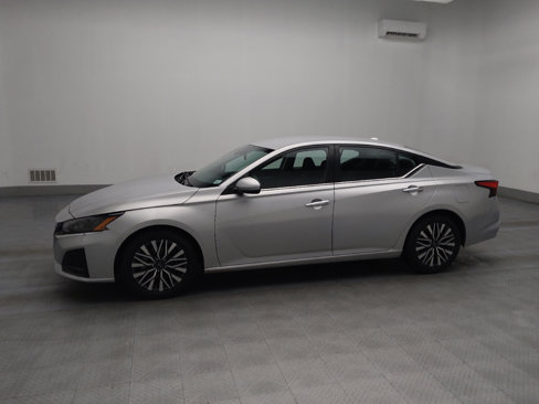 Used 2023 Nissan Altima 2.5 SV image 2