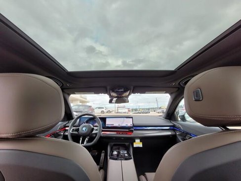 New 2026 BMW 550e xDrive w/ Executive Package image 36