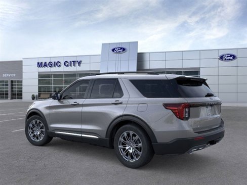 Used 2025 Ford Explorer Active w/ Active Comfort Package image 4