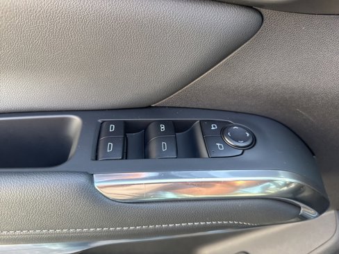 Used 2025 Chevrolet Traverse LT image 30