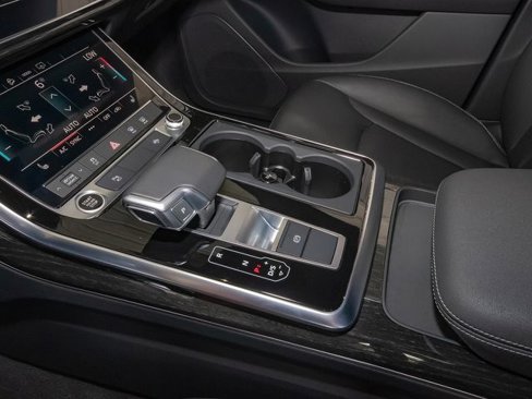 Certified 2025 Audi Q8 Premium image 31