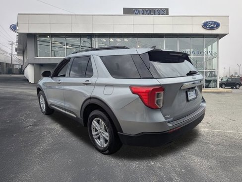 Certified 2022 Ford Explorer XLT image 4