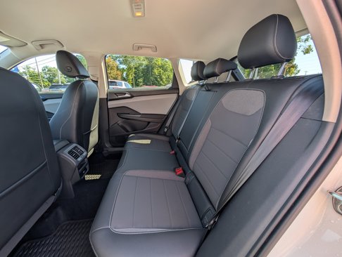 Used 2022 Volkswagen Taos SE image 30