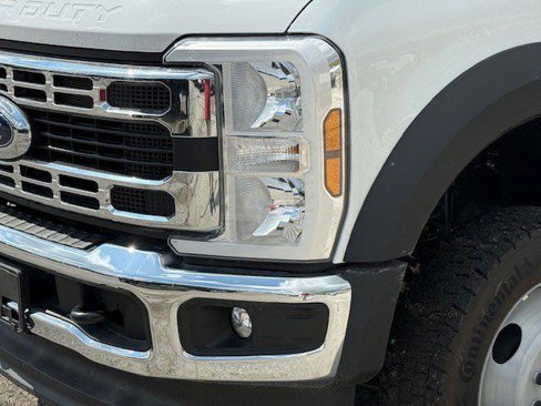 New 2025 Ford F550 4x4 Regular Cab Super Duty image 9