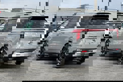 New 2026 Kia Carnival EX image 6