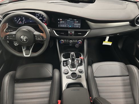 New 2025 Alfa Romeo Giulia AWD w/ Driving Assist Package image 17