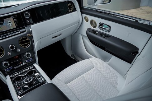 New 2025 Rolls-Royce Cullinan image 35