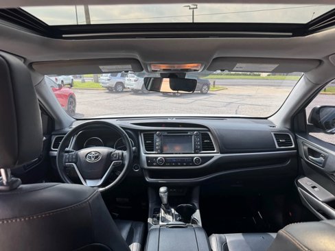 Used 2019 Toyota Highlander Limited image 12