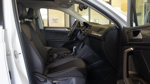 Used 2022 Volkswagen Tiguan SE image 38