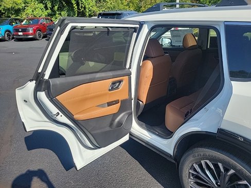 New 2026 Nissan Rogue Platinum image 23