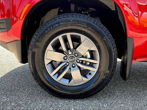 Certified 2025 Nissan Frontier SV image 7