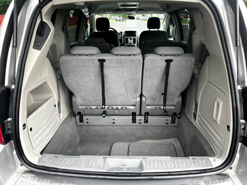 Used 2010 Chrysler Town & Country Touring image 13