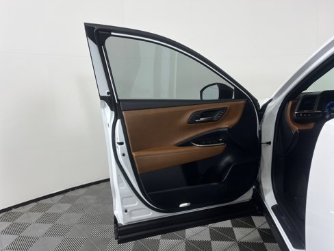 Certified 2025 Toyota Crown Signia image 33