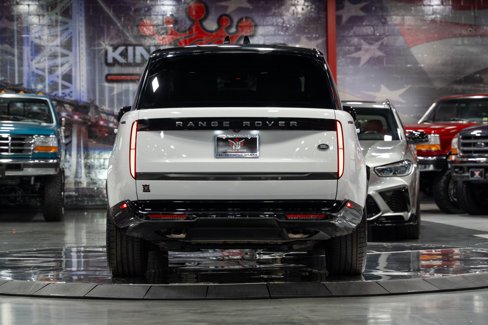 Used 2023 Land Rover Range Rover Long Wheelbase SE image 18