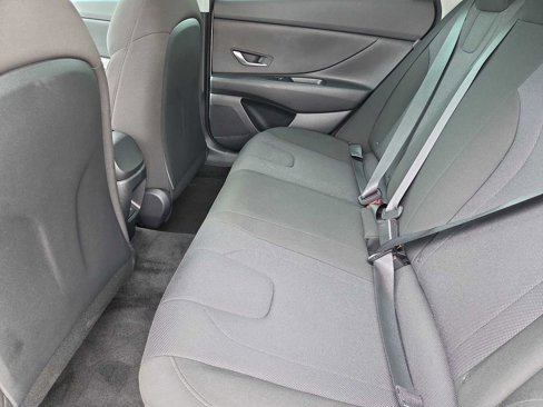 Certified 2025 Hyundai Elantra SE image 19