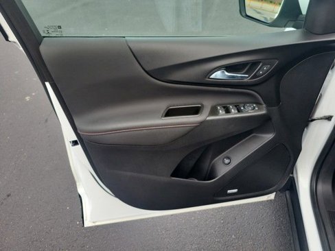 Used 2022 Chevrolet Equinox RS w/ RS Leather Package image 13