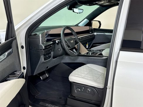 Used 2025 Cadillac Escalade ESV V image 11