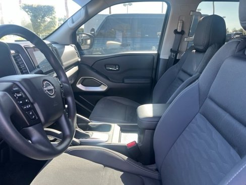 Used 2024 Nissan Frontier SV w/ Technology Package image 3