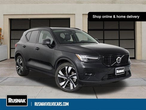 Certified 2025 Volvo XC40 B5 Plus image 1