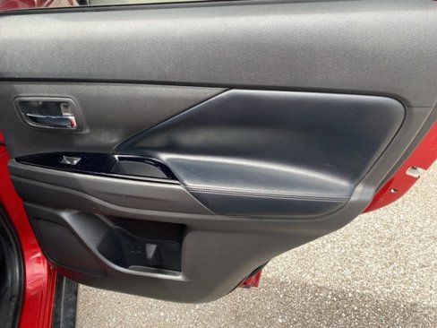 Used 2019 Mitsubishi Outlander SEL image 25