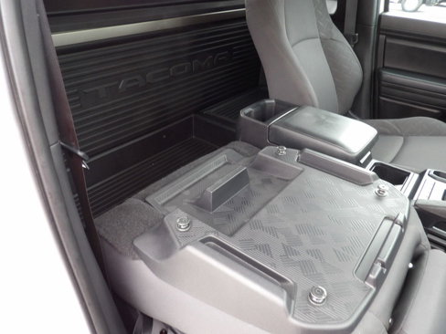 Used 2024 Toyota Tacoma SR image 29