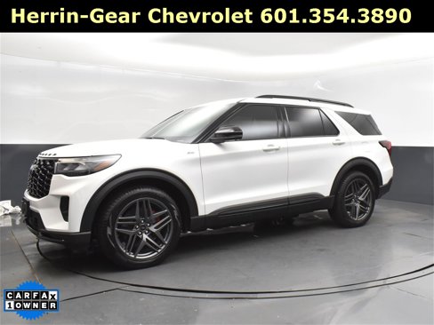 Used 2025 Ford Explorer ST-Line w/ Premium Package image 3