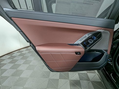 New 2026 BMW 750e xDrive w/ Premium Package image 32