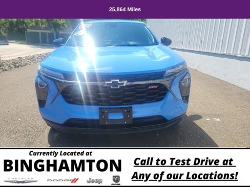 Used 2024 Chevrolet Trax RS image 2