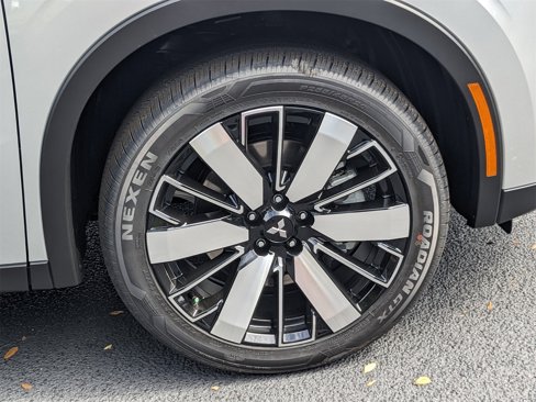 New 2025 Mitsubishi Outlander SE image 12
