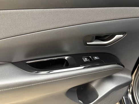 Used 2023 Hyundai Tucson Limited image 25