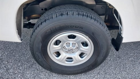 Used 2024 Nissan Frontier S w/ S Utility Package image 9
