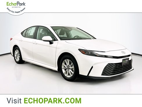Used 2025 Toyota Camry LE image 1
