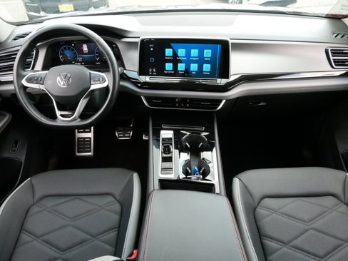 Used 2025 Volkswagen Atlas Peak Edition SE image 10