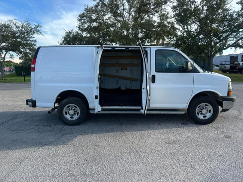 Used 2022 Chevrolet Express 2500 w/ Driver Convenience Package image 9