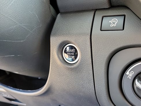 Used 2025 Nissan Frontier PRO-4X image 28