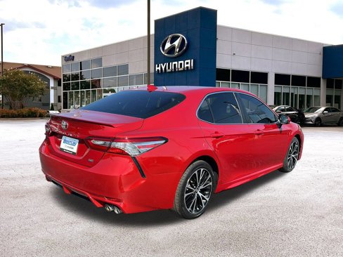 Used 2019 Toyota Camry SE image 5