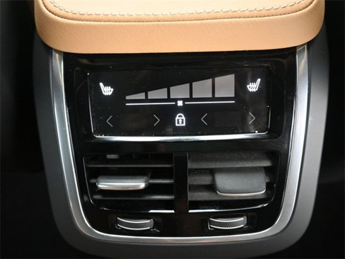Used 2024 Volvo XC90 B6 Ultimate w/ Lounge Package image 35