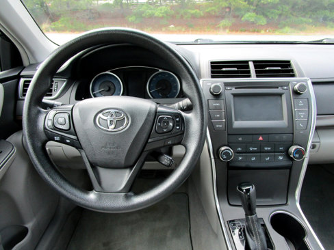Used 2016 Toyota Camry LE image 7