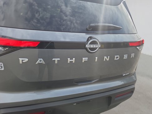 Used 2025 Nissan Pathfinder S image 6