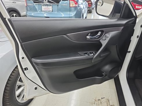 Used 2016 Nissan Rogue S w/ Appearance Package image 12